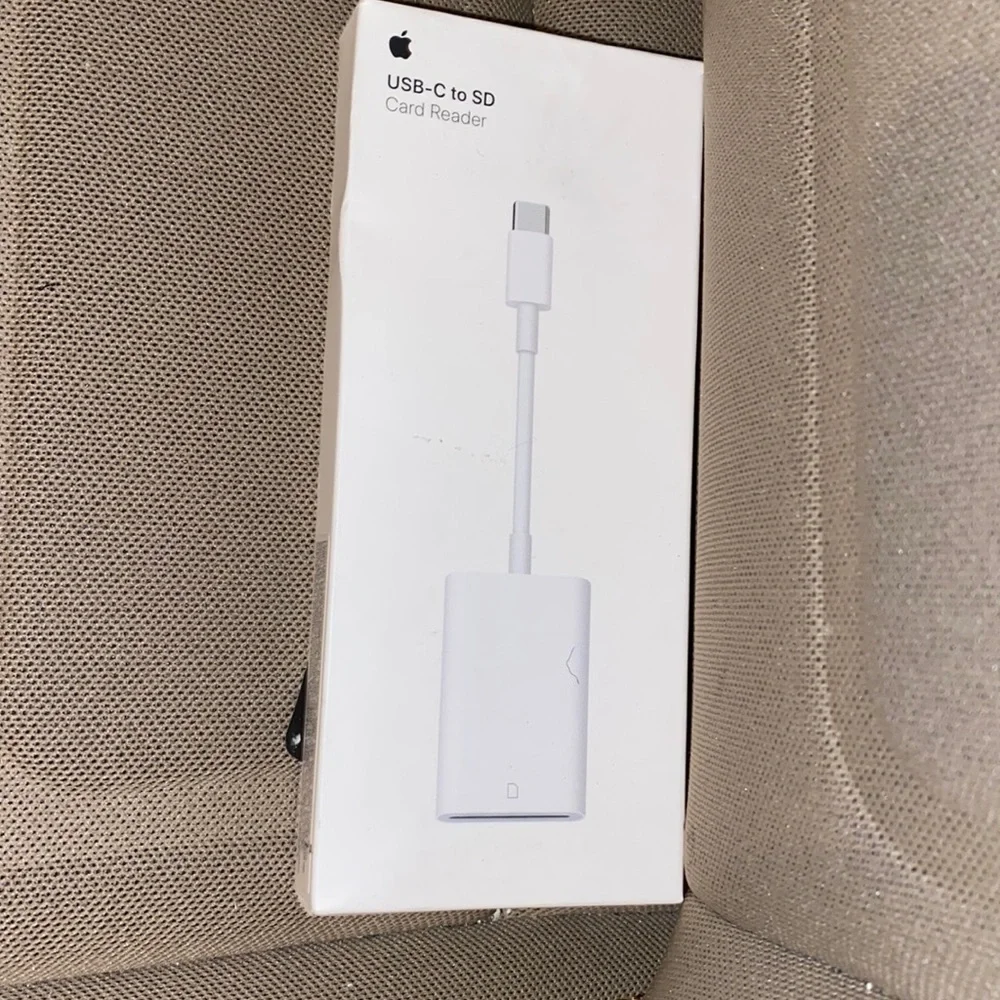 NEW Genuine Apple USB-C to SD Card Reader MAC & iPad White MUFG2AM/A